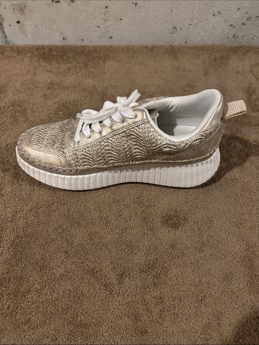 Universal Thread Gold and White Blend Persephone Platform Sneakers - Size 8 - Picture 4 of 7